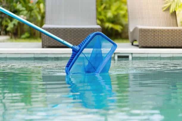 swimming pool cleaning maintenance
